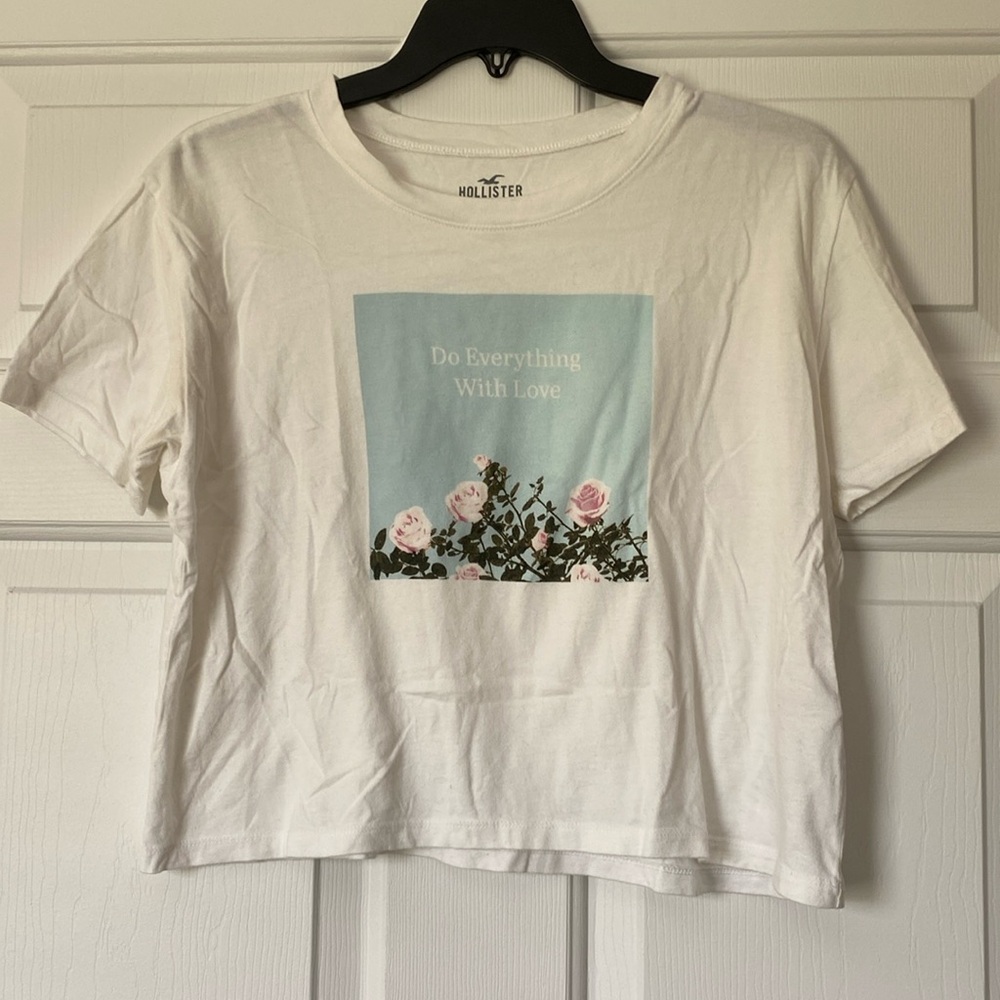Hollister short sleeve shirt, size small
